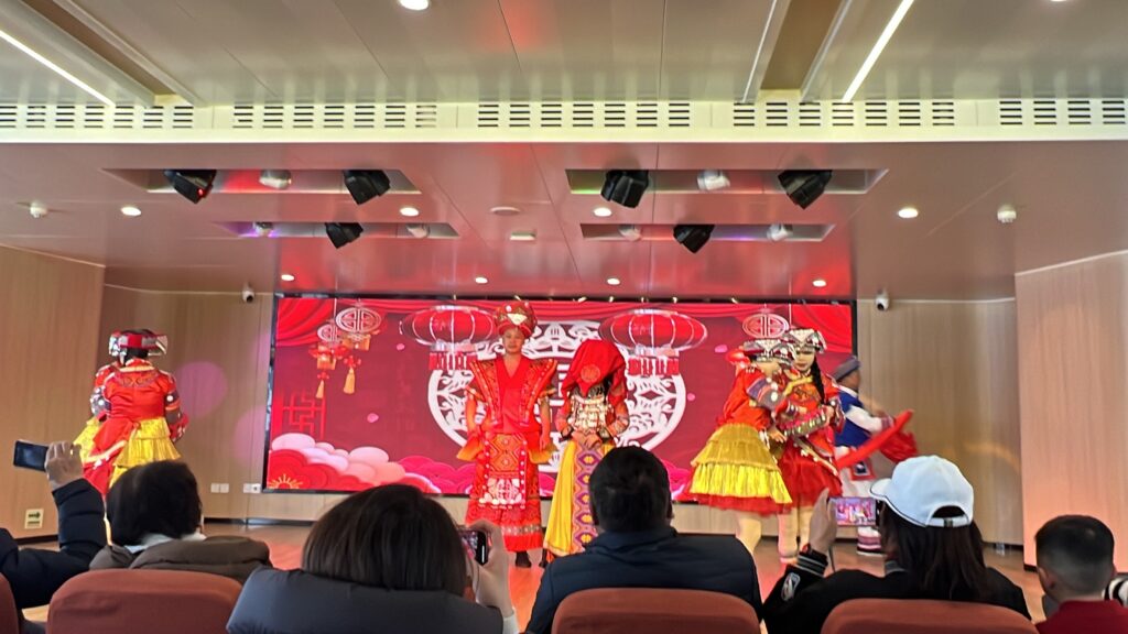 游轮上 土家风俗 表演